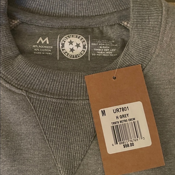 NWT Volunteer Traditions Crewneck - Picture 3 of 3